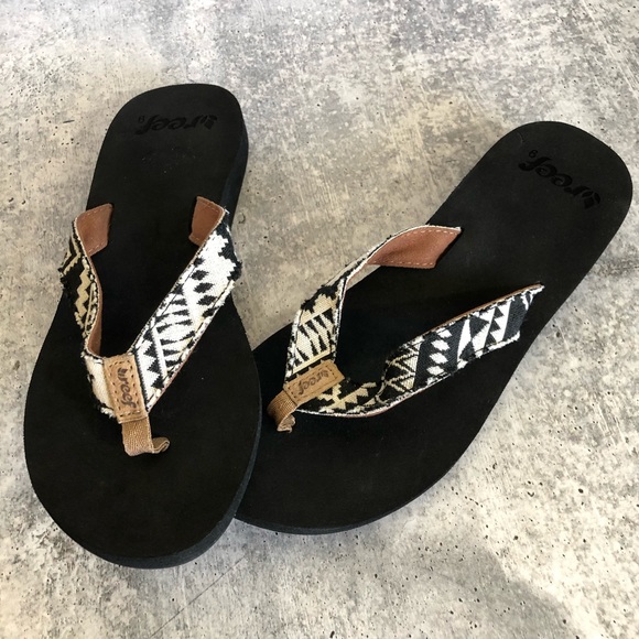 reef fabric flip flops
